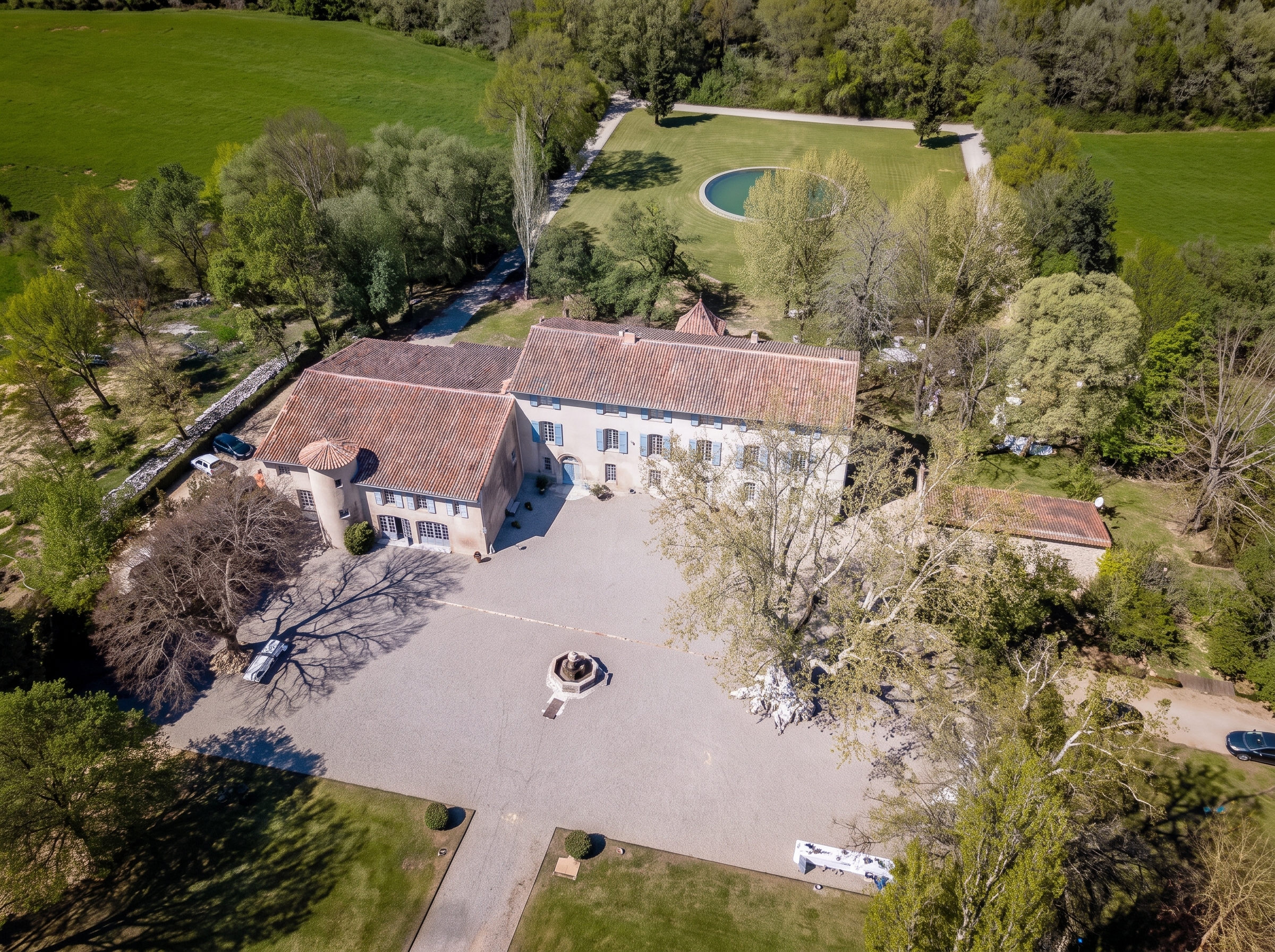 Vue aérienne du Château de la Présidente, domaine de réception en Provence (Var)